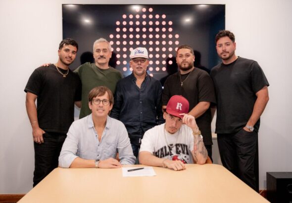 Remers-firma-con-Sony-Music-Latin-1536x1023