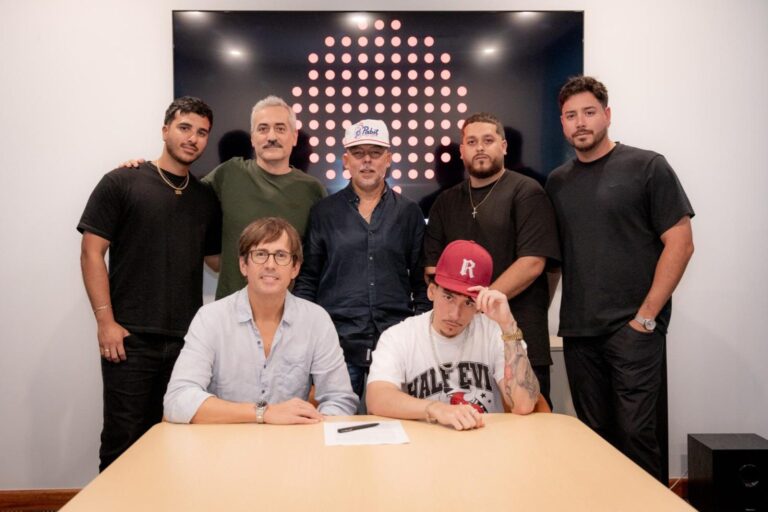 Remers-firma-con-Sony-Music-Latin-1536x1023