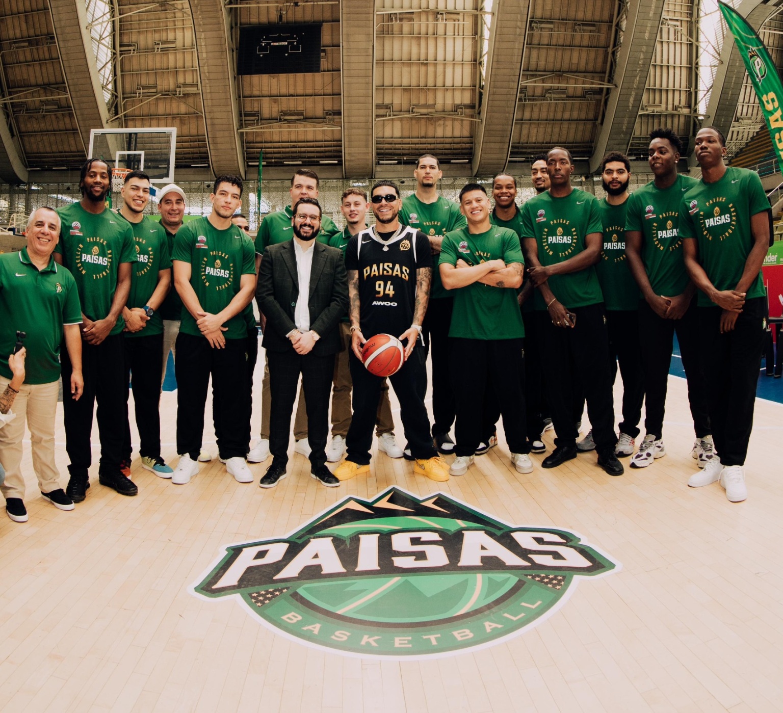 Ryan-Castro-se-asocia-al-equipo-de-baloncesto-Paisas-Basketball-e1736880401380-1536x1399
